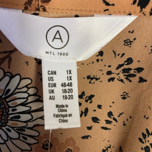 Flowered Peach Crossbody Top 1X - Picture 7 of 8